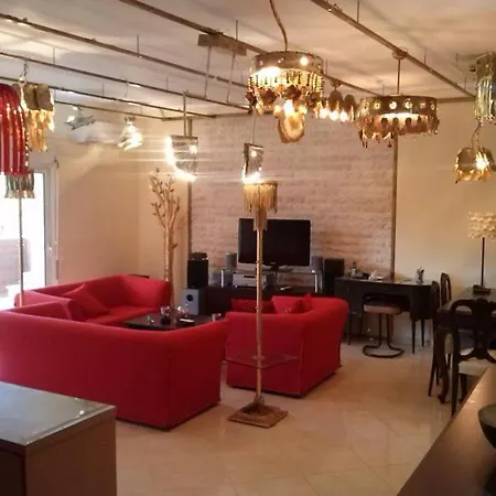 Artistic Comfy Apt +exotic Garden *