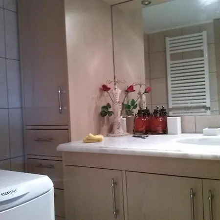 Artistic Comfy Apt +exotic Garden *